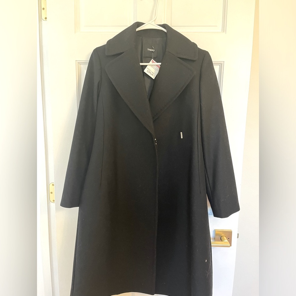 Brand new Theory sculpted coat size 00